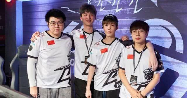 前锋位置在 前锋位置在