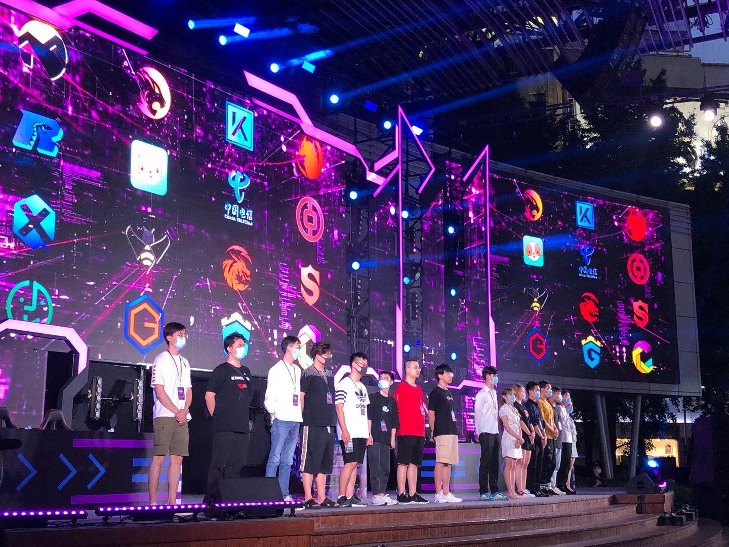 伦的中场球 伦的中场球